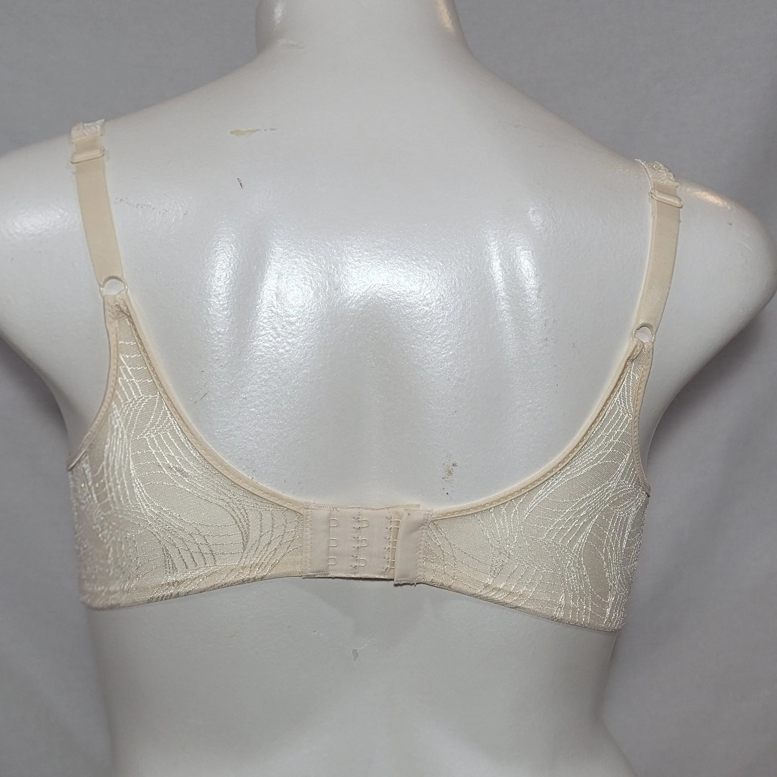 Bali BB64 Worry Free Beige Padded Underwire T-Shirt Bra 40DD Ivory NWT (Copy)