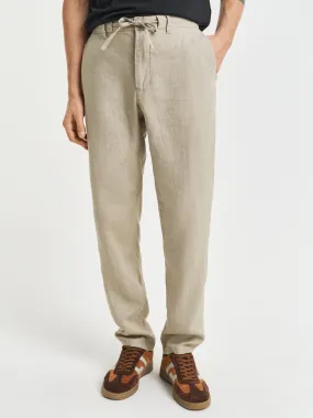 Gant Men Beige Solid Relaxed Fit Flat-Front Chinos